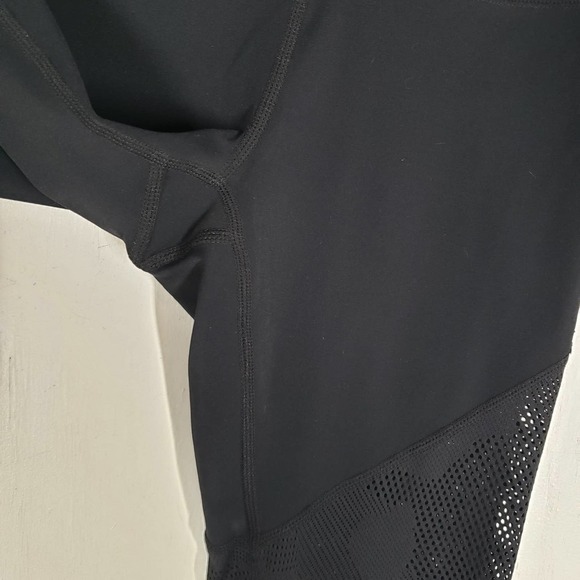 Zyia Active Black Luxe Camo Mesh 7/8 Leggings 0 - Picture 7 of 11
